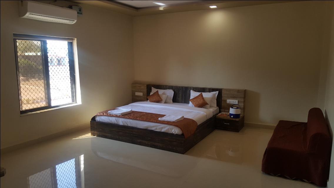 Hotel Shehnai Garden Khurai Ngoại thất bức ảnh